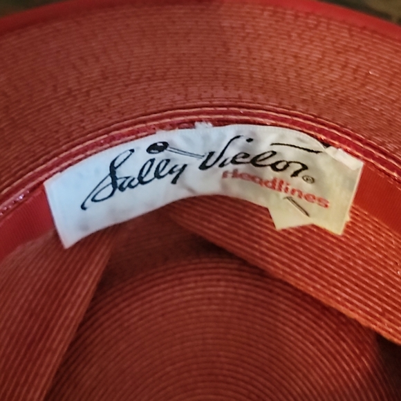 Sally Vielor classic Red Hat
